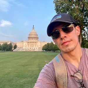 Meet your Posher, Carlos